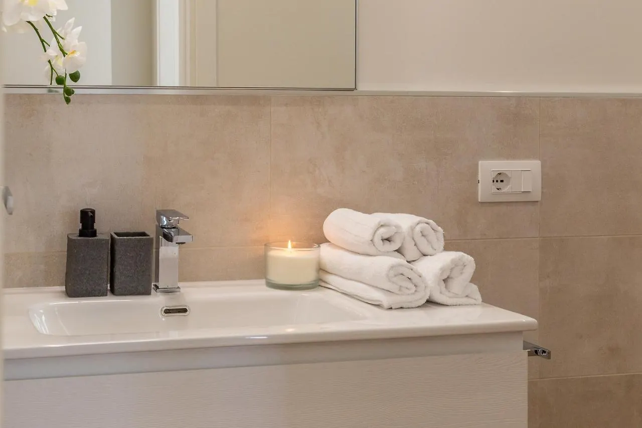 Apartment Colombo Palace - Suite Eden Via Perda Bona 35A Quartu Sant'Elena Italy