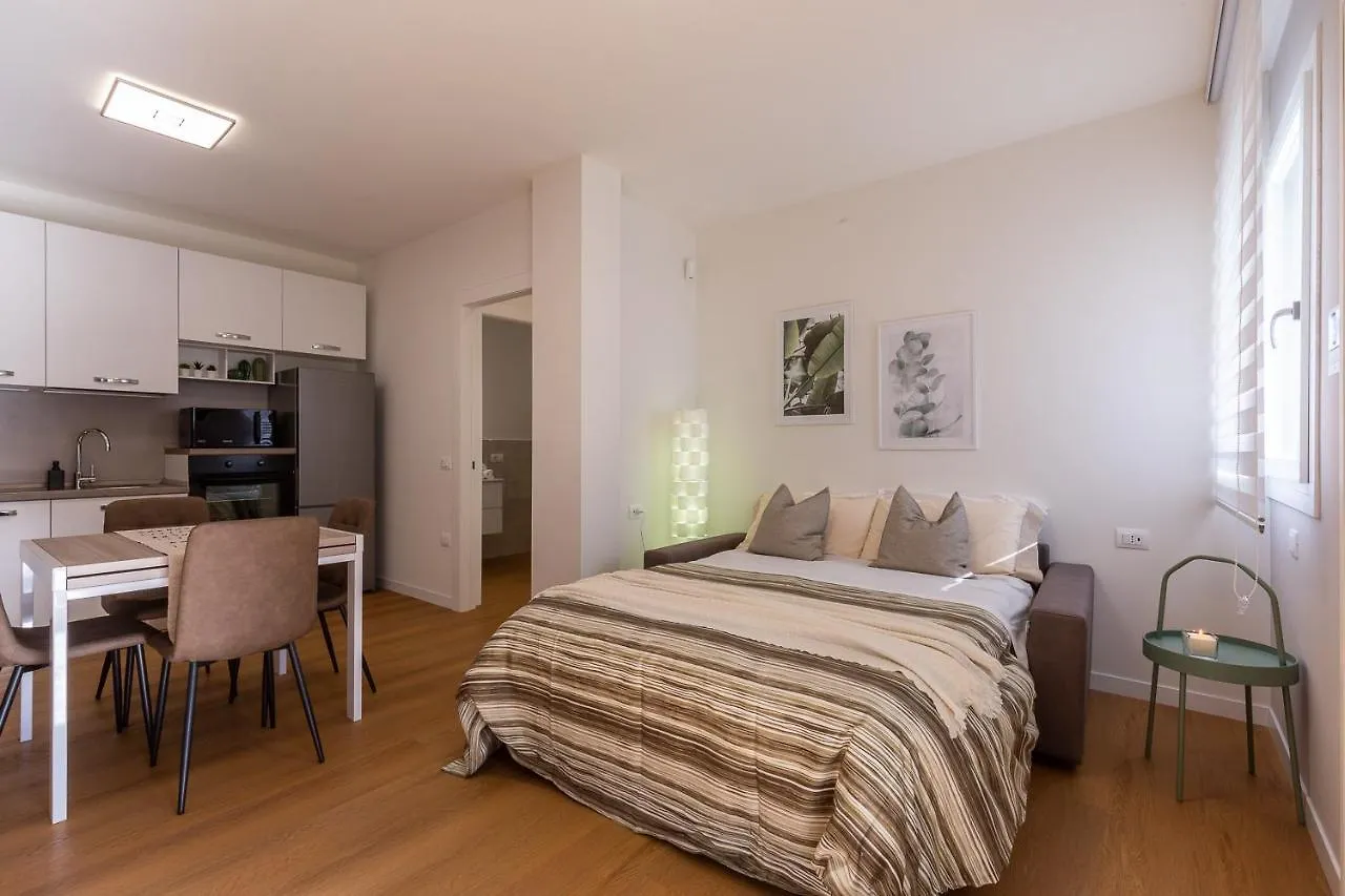 Apartment Colombo Palace - Suite Eden Via Perda Bona 35A Quartu Sant'Elena Italy